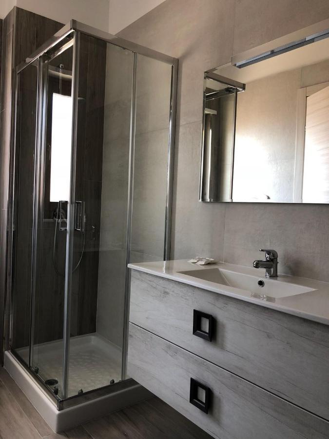 B&B Luxury Apartments Pulsano Bagian luar foto