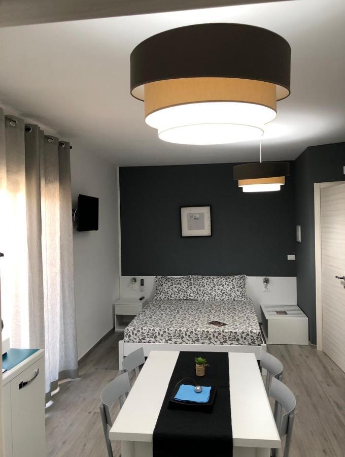 B&B Luxury Apartments Pulsano Bagian luar foto